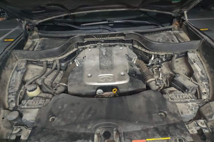 Used Infiniti FX 2011 FX35 Standard Edition Engine Bay