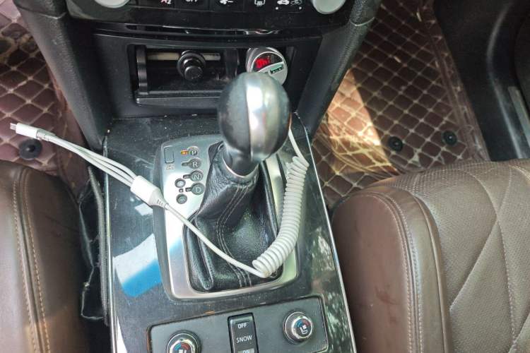 Used Infiniti FX 2011 FX35 Supreme Edition Gear Lever