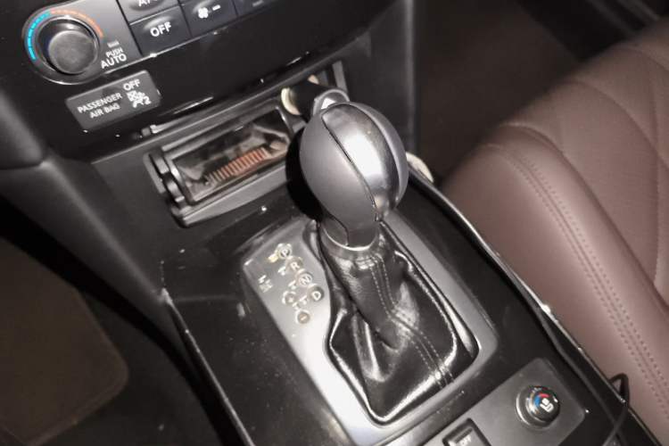 Used Infiniti FX 2011 FX35 Supreme Edition Gear Lever