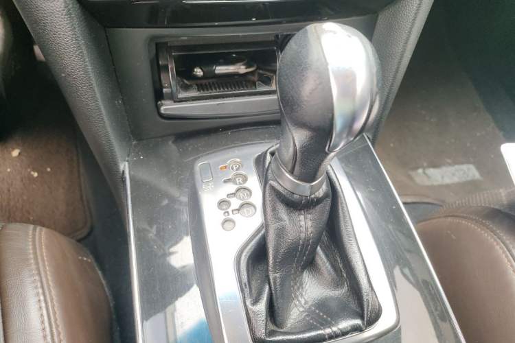 Used Infiniti FX 2011 FX35 Standard Edition Gear Lever