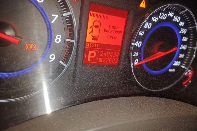 Used Infiniti FX 2011 FX35 Supreme Edition Odometer Close Up