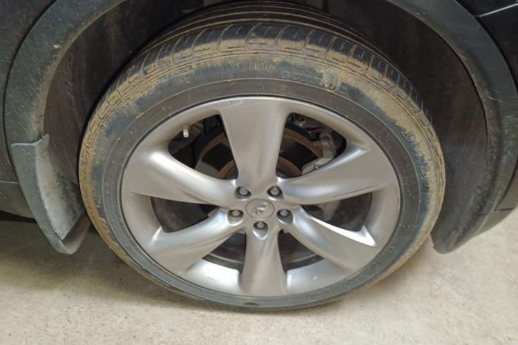 Used Infiniti FX 2011 FX35 Supreme Edition Right Front Wheel Hub