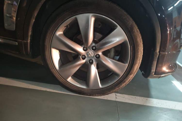 Used Infiniti FX 2011 FX35 Standard Edition Right Front Wheel Hub