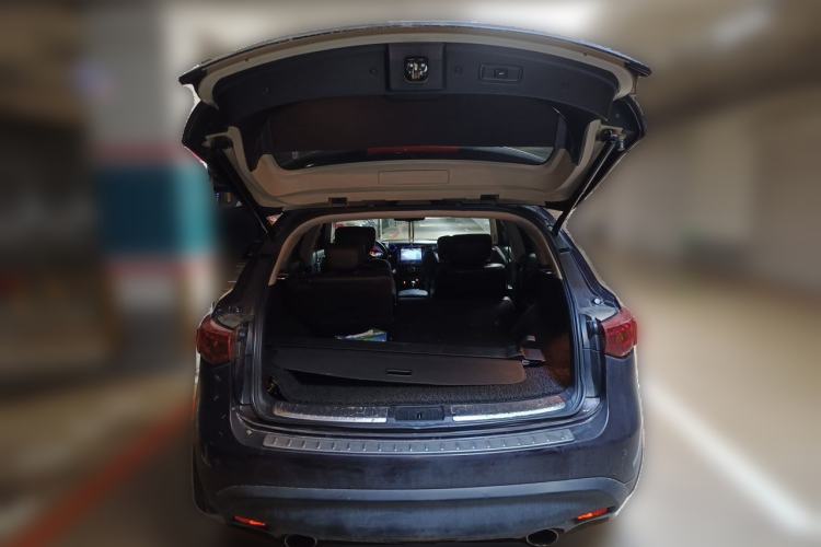 Used Infiniti FX 2011 FX35 Supreme Edition Trunk