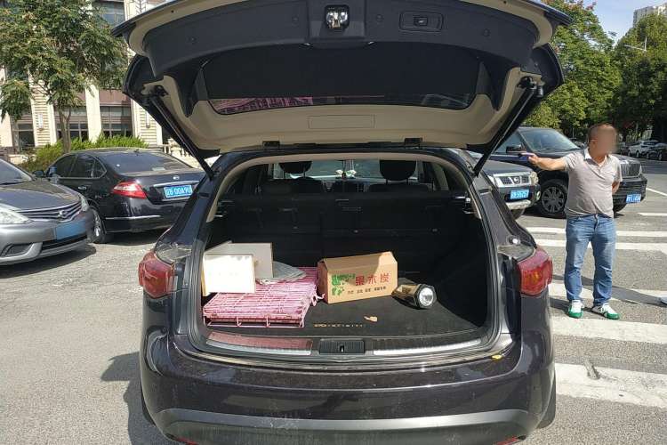 Used Infiniti FX 2011 FX35 Standard Edition Trunk