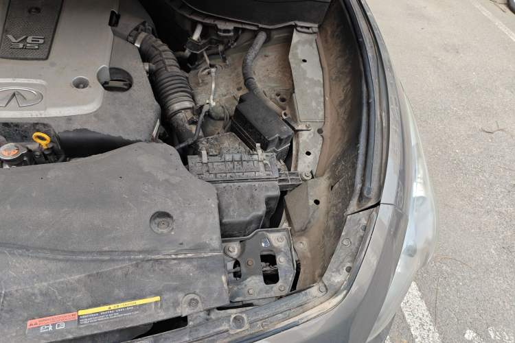 Used Infiniti FX 2011 FX35 Standard Edition Engine Bay Left