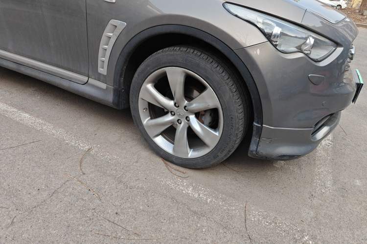Used Infiniti FX 2011 FX35 Standard Edition Right Front Wheel Hub