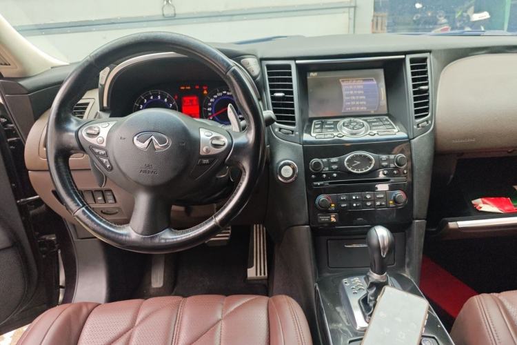 Used Infiniti FX 2011 FX35 Supreme Edition Center Console