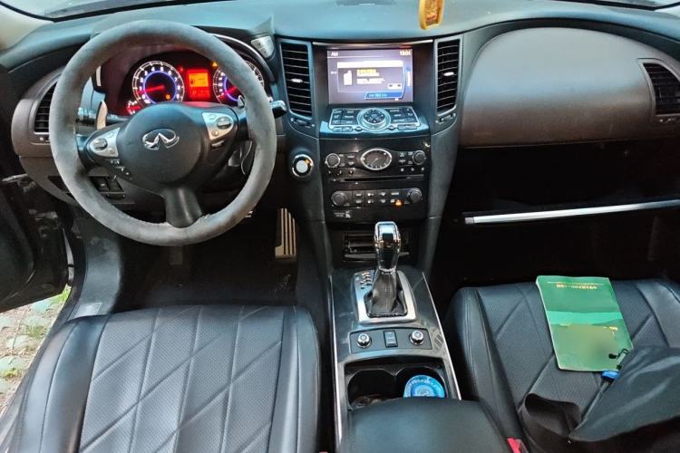 Used Infiniti FX 2011 FX35 Supreme Edition Center Console