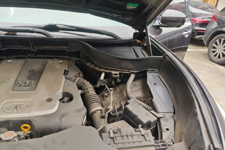Used Infiniti FX 2011 FX35 Supreme Edition Engine Bay Left