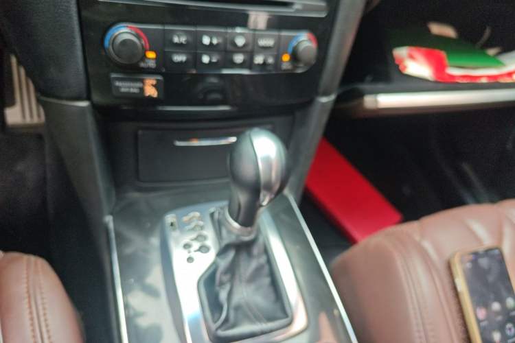 Used Infiniti FX 2011 FX35 Supreme Edition Gear Lever