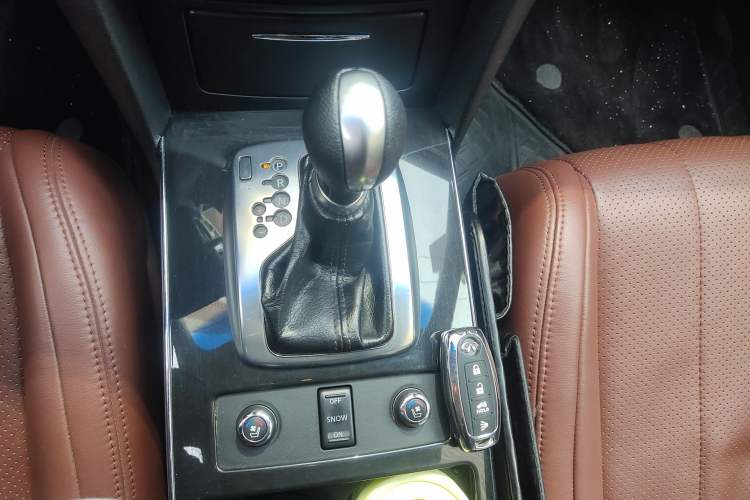 Used Infiniti FX 2011 FX35 Supreme Edition Gear Lever