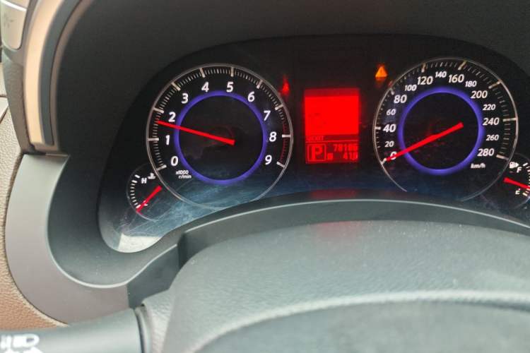 Used Infiniti FX 2011 FX35 Supreme Edition Odometer Close Up