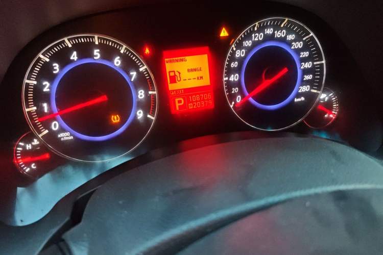 Used Infiniti FX 2011 FX35 Supreme Edition Odometer Close Up