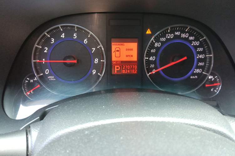 Used Infiniti FX 2011 FX35 Supreme Edition Odometer Close Up