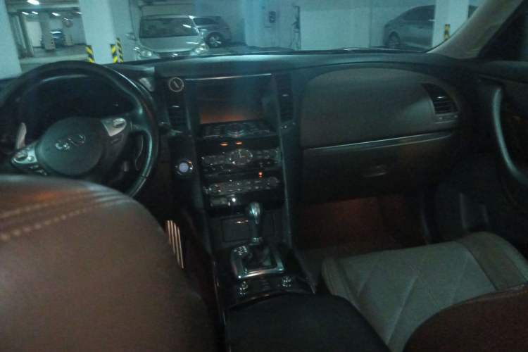 Used Infiniti FX 2011 FX35 Standard Edition Center Console