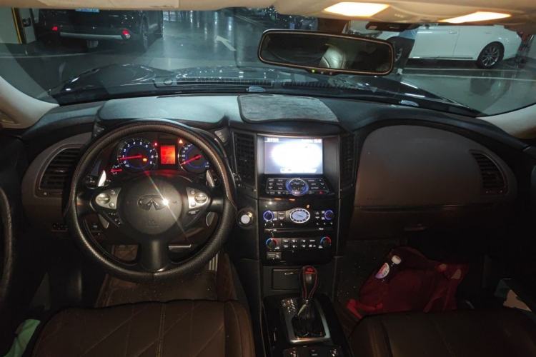 Used Infiniti FX 2011 FX35 Supreme Edition Center Console