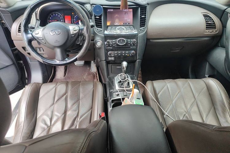 Used Infiniti FX 2011 FX35 Supreme Edition Center Console