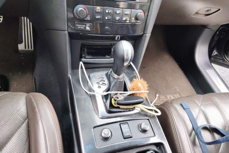 Used Infiniti FX 2011 FX35 Jinshang Overdrive Edition Gear Lever