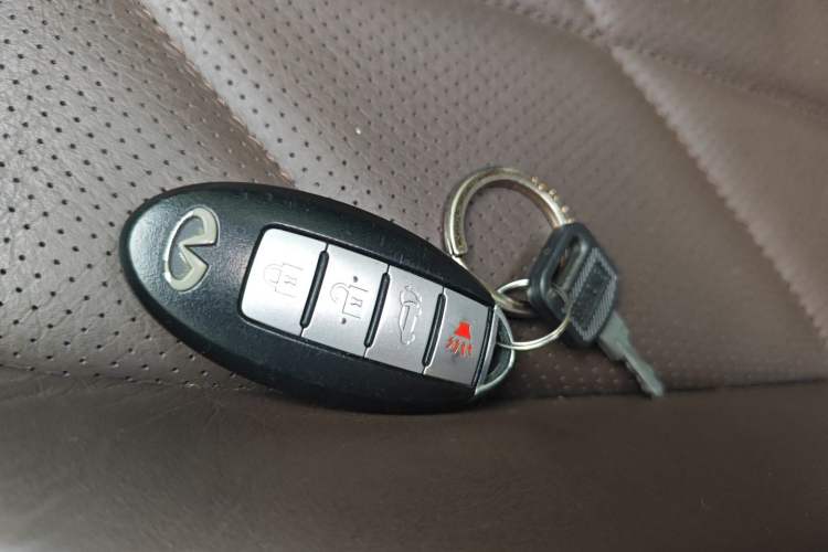Used Infiniti FX 2011 FX35 Standard Edition Interior 1