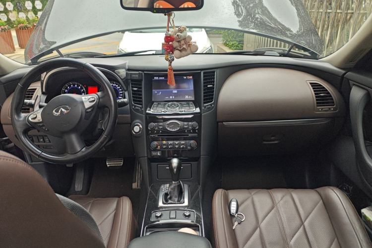 Used Infiniti FX 2011 FX35 Standard Edition Interior 2