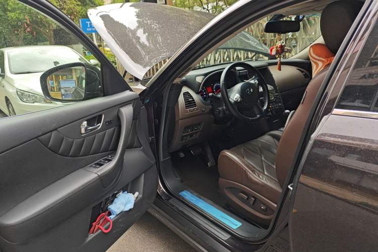Used Infiniti FX 2011 FX35 Standard Edition Interior 3