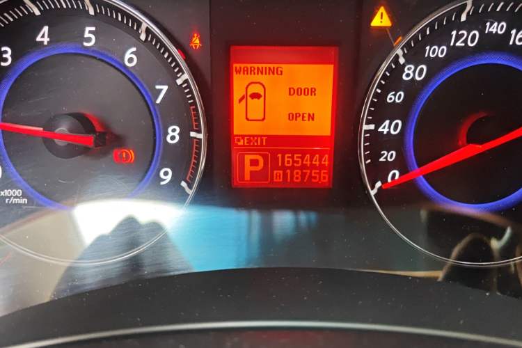Used Infiniti FX 2011 FX35 Supreme Edition Odometer Close Up
