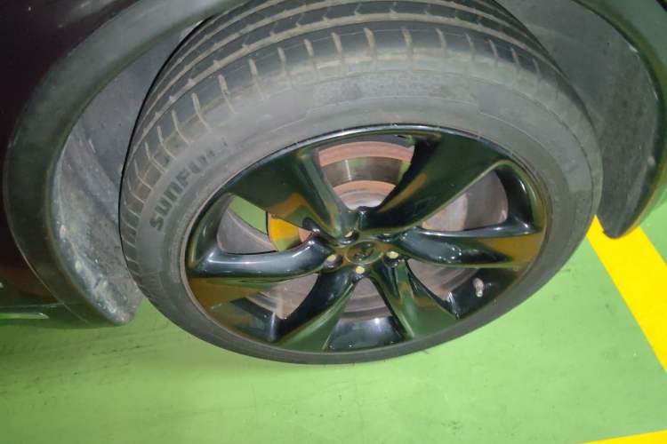 Used Infiniti FX 2011 FX35 Jinshang Standard Edition Right Front Wheel Hub