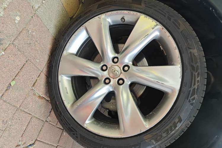 Used Infiniti FX 2011 FX35 Supreme Edition Right Front Wheel Hub