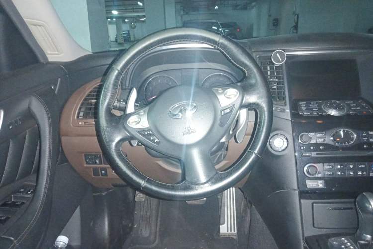 Used Infiniti FX 2011 FX35 Standard Edition Steering Wheel