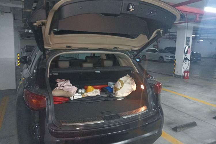 Used Infiniti FX 2011 FX35 Standard Edition Trunk