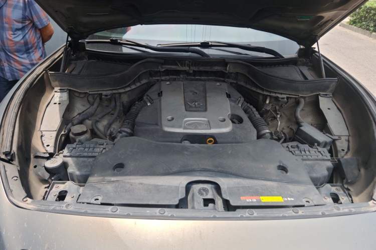 Used Infiniti FX 2011 FX35 Standard Edition Engine Bay