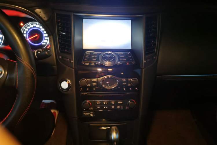 Used Infiniti FX 2011 FX35 Supreme Edition Audio And AC Panel