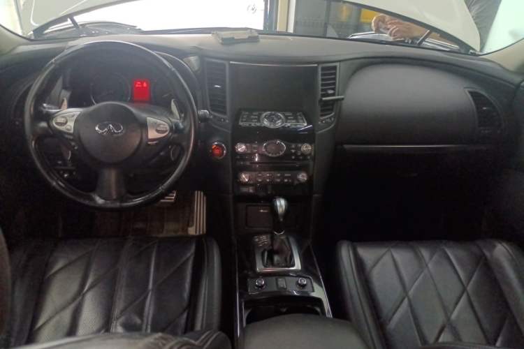 Used Infiniti FX 2011 FX35 Standard Edition Center Console