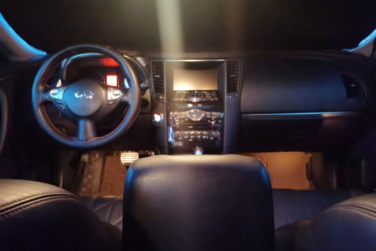 Used Infiniti FX 2011 FX35 Supreme Edition Center Console