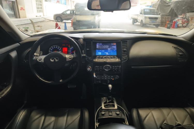 Used Infiniti FX 2011 FX35 Supreme Edition Center Console