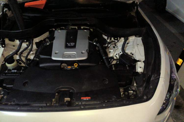 Used Infiniti FX 2011 FX35 Standard Edition Engine Bay Left
