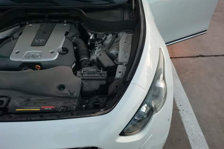 Used Infiniti FX 2011 FX35 Supreme Edition Engine Bay Left