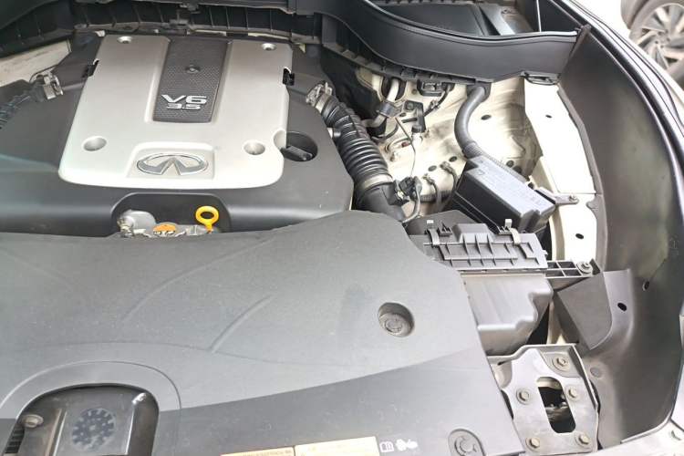 Used Infiniti FX 2011 FX35 Supreme Edition Engine Bay Left