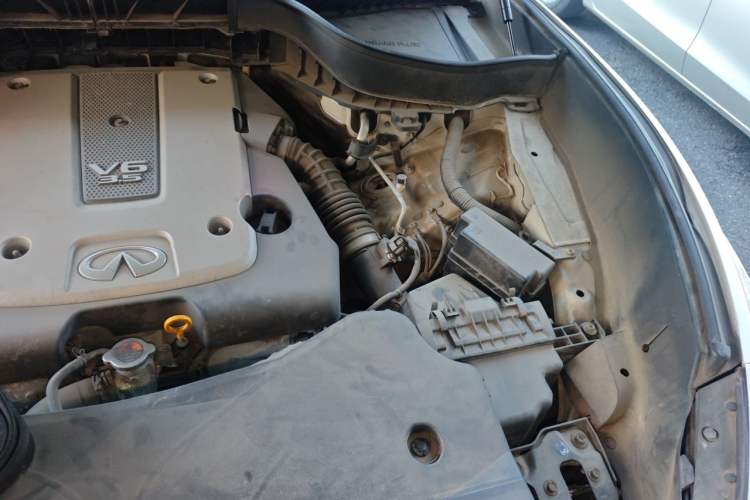 Used Infiniti FX 2011 FX35 Standard Edition Engine Bay Left