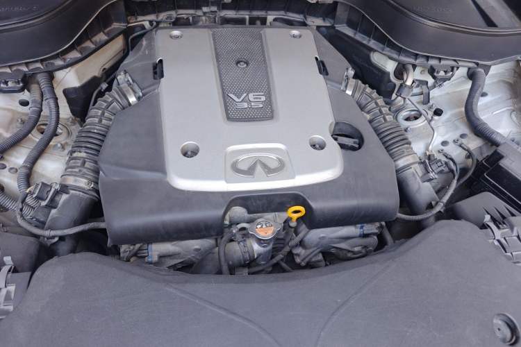 Used Infiniti FX 2011 FX35 Supreme Edition Engine Bay