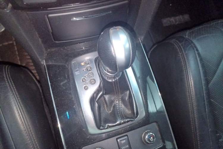 Used Infiniti FX 2011 FX35 Standard Edition Gear Lever