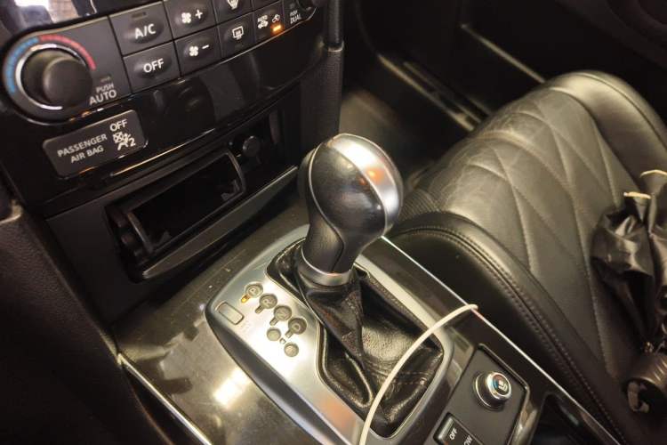 Used Infiniti FX 2011 FX35 Supreme Edition Gear Lever