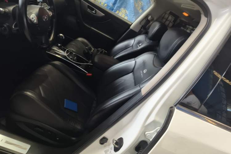 Used Infiniti FX 2011 FX35 Supreme Edition Left Front Seat