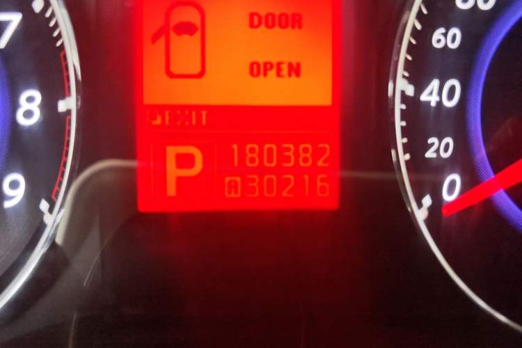 Used Infiniti FX 2011 FX35 Supreme Edition Odometer Close Up