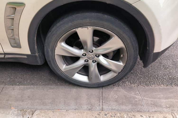 Used Infiniti FX 2011 FX35 Jinshang Standard Edition Right Front Wheel Hub
