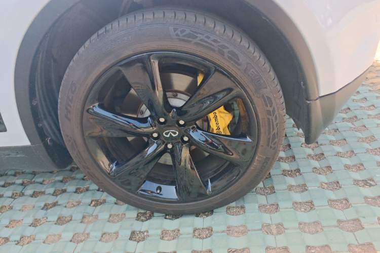 Used Infiniti FX 2011 FX35 Supreme Edition Right Front Wheel Hub