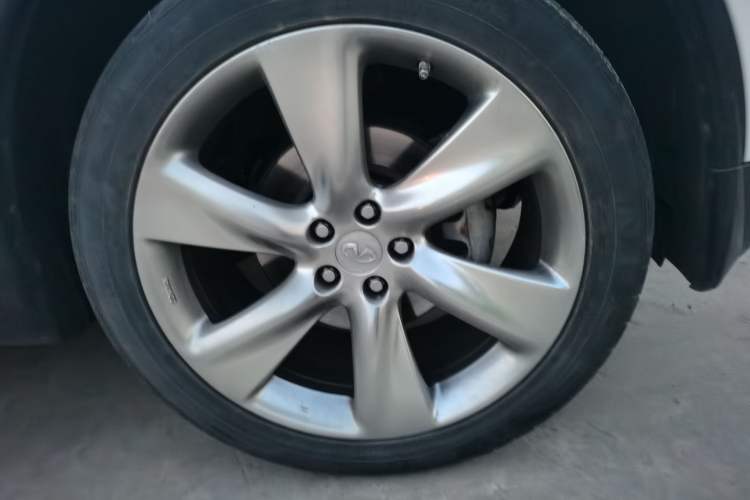 Used Infiniti FX 2011 FX35 Supreme Edition Right Front Wheel Hub