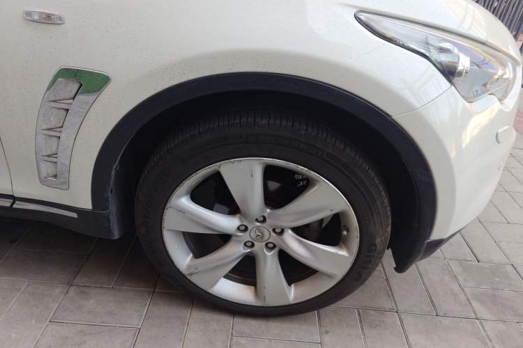 Used Infiniti FX 2011 FX35 Supreme Edition Right Front Wheel Hub