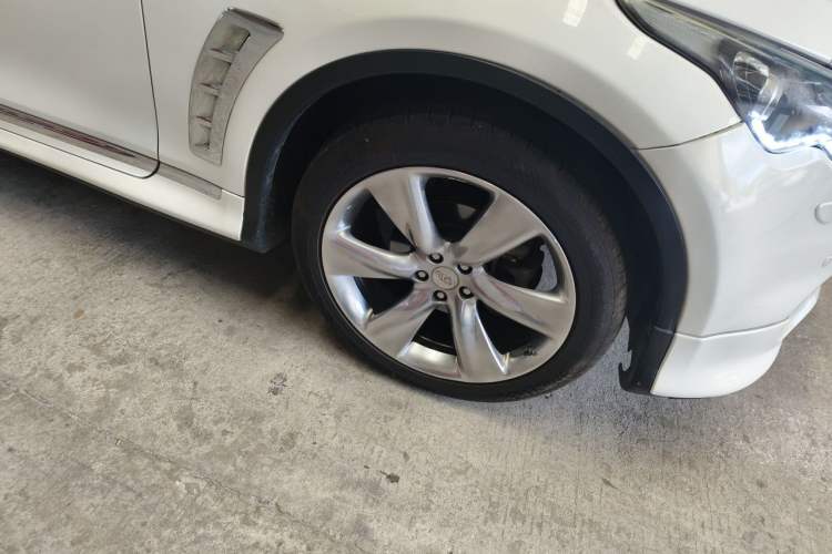 Used Infiniti FX 2011 FX35 Supreme Edition Right Front Wheel Hub